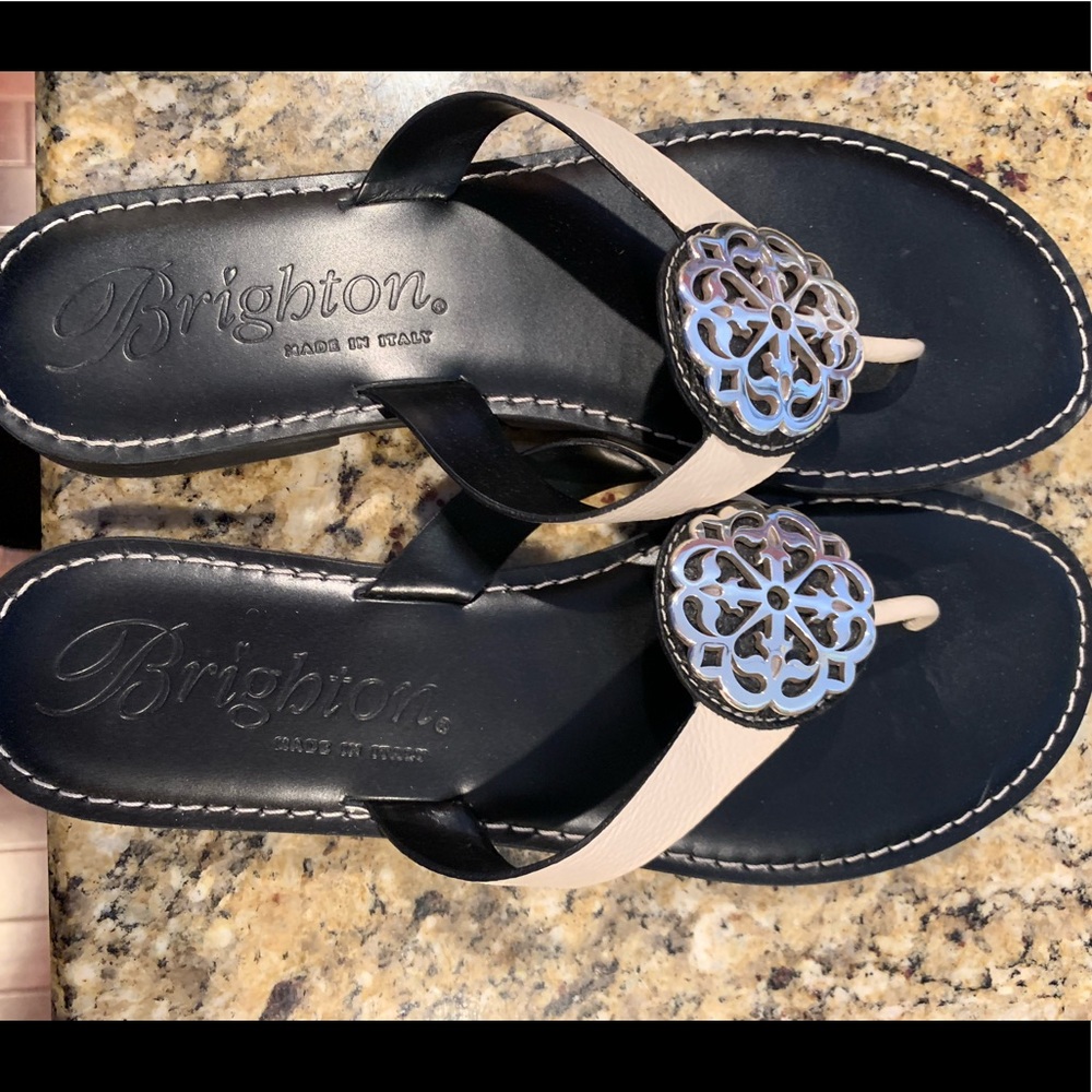 Brighton Ferrara ALICE Sandals 11 Cream and Black w/ Silver Medallion. Like New